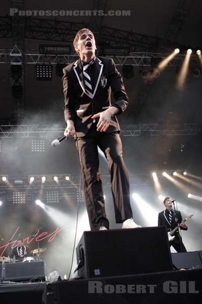 THE HIVES - 2007-08-24 - SAINT CLOUD - Domaine National - Grande Scene - Per Almqvist - Niklas Almqvist